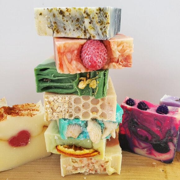 Soapy SIX Pack – Handmade Natural Bars – Gift Box Assortment – Cold Process Soap - Picture 4 of 6